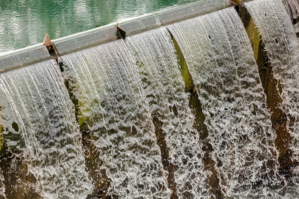 Centrale hydroélectrique et production de l'énergie locale en Occitanie avec ilek